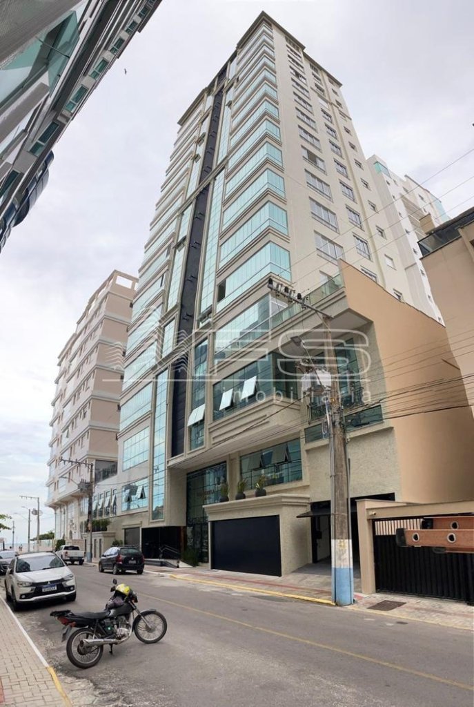  Cambirela, quadra mar, 3 suites, Meia Praia, Itapema - SC