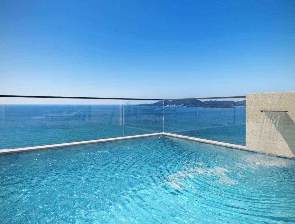 4904 - The breeze, 4 suites, quadra mar, Meia Praia, Itapema - SC