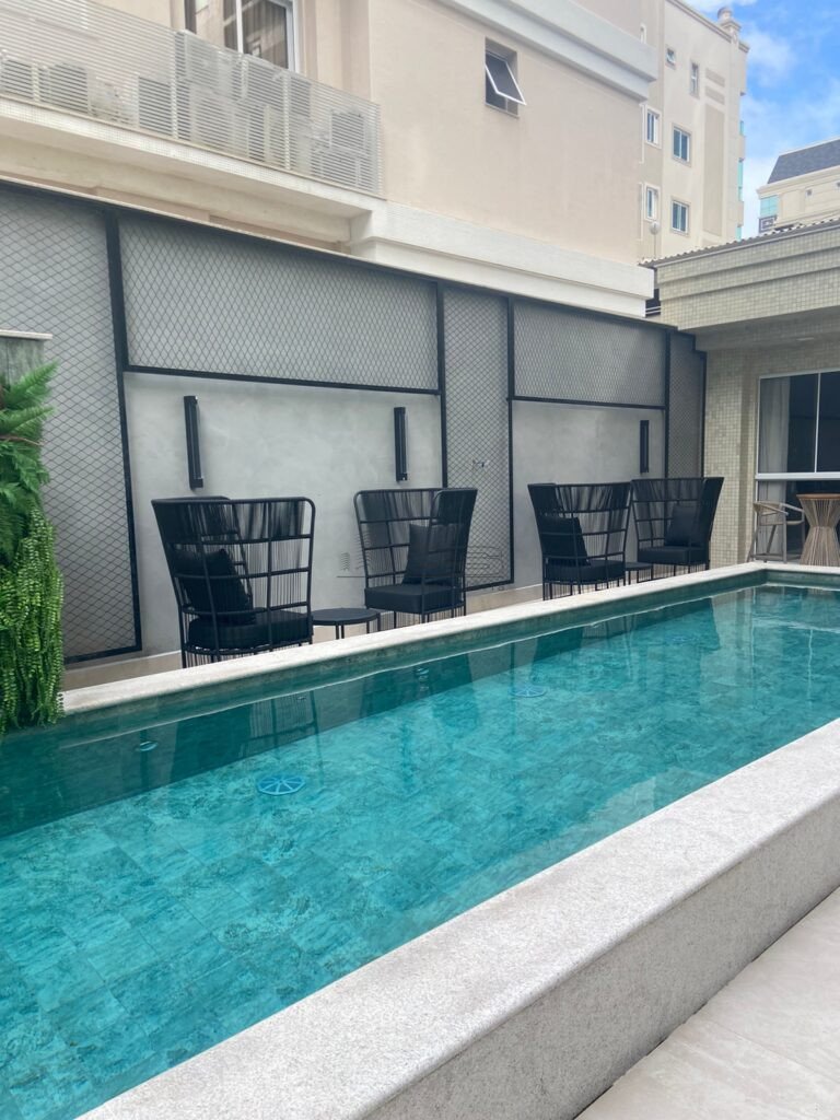 4938 - Cambirela , 3 suites, Quadra Mar, Meia Praia, Itapema - SC