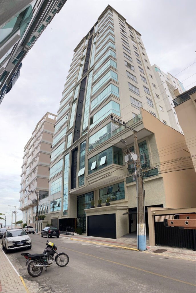 4938 - Cambirela , 3 suites, Quadra Mar, Meia Praia, Itapema - SC